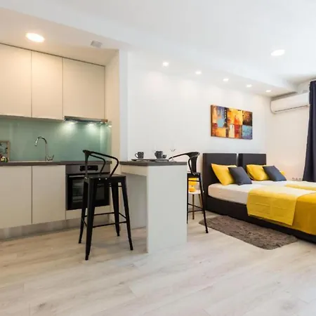 Appartement Spacious Two Sis In With Terrace *