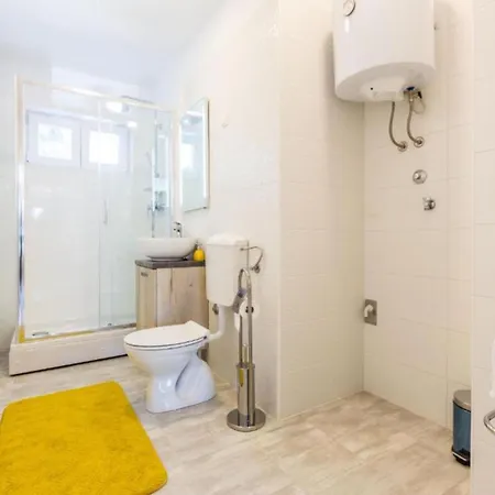 Spacious Two Sis In With Terrace *