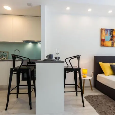 Appartement Spacious Two Sis In With Terrace *