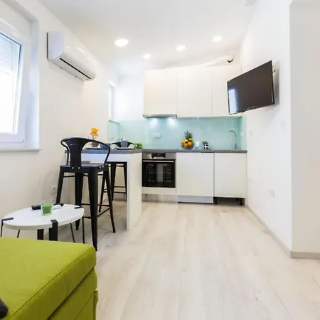 Spacious Two Sis In With Terrace Appartement Zadar