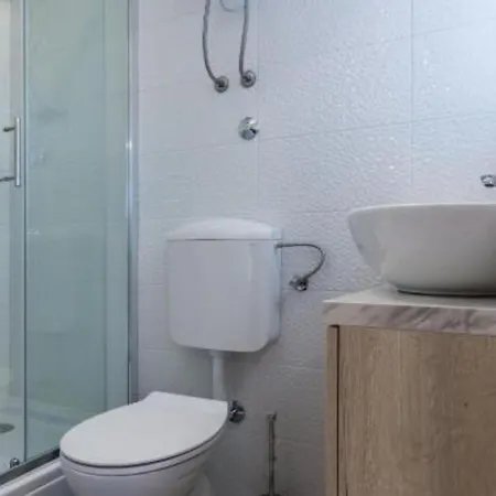 Spacious Two Sis In With Terrace Appartement