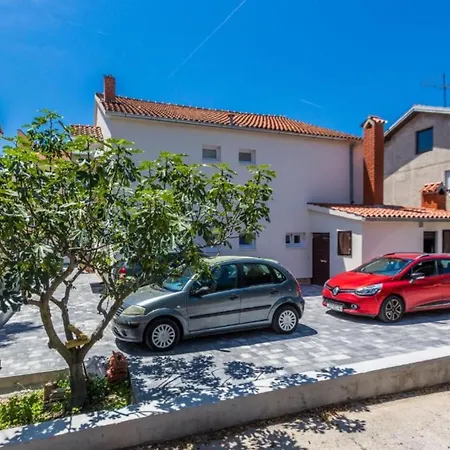 Spacious Two Sis In With Terrace Zadar