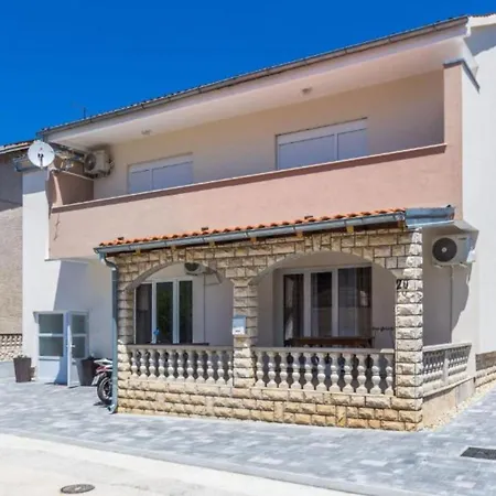 Spacious Two Sis In With Terrace Appartement *